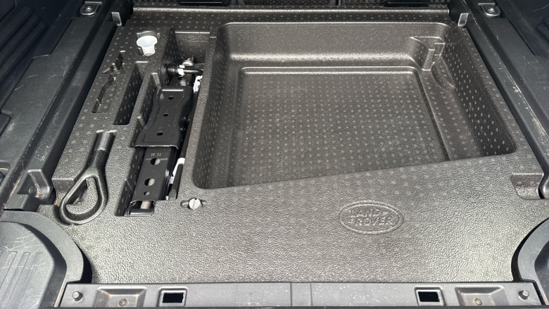 Land Rover Defender 3.0 D250 SE 110 5dr Auto Diesel Estate